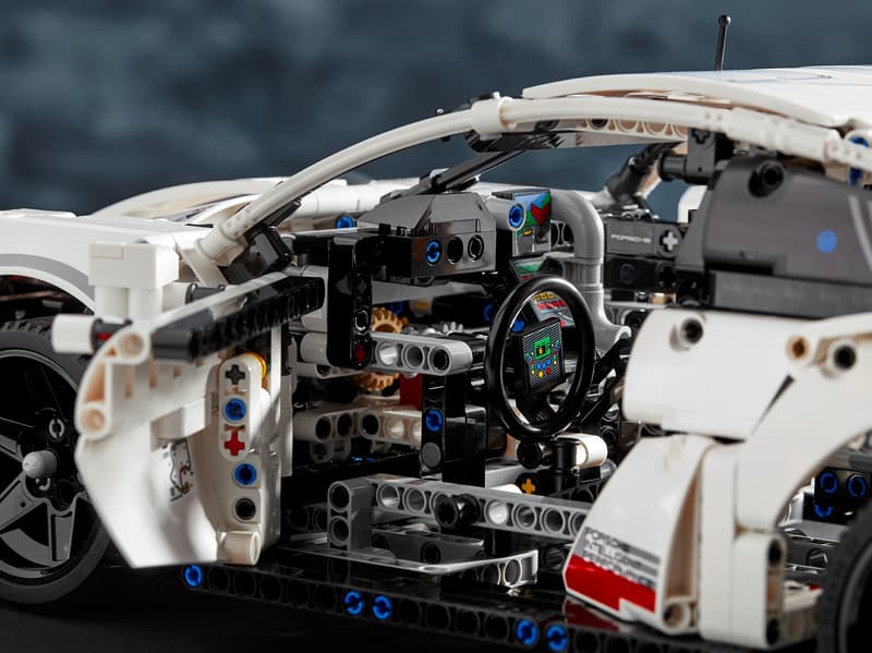 Porsche 911 RSR TECHNIC (1580+ pièces)