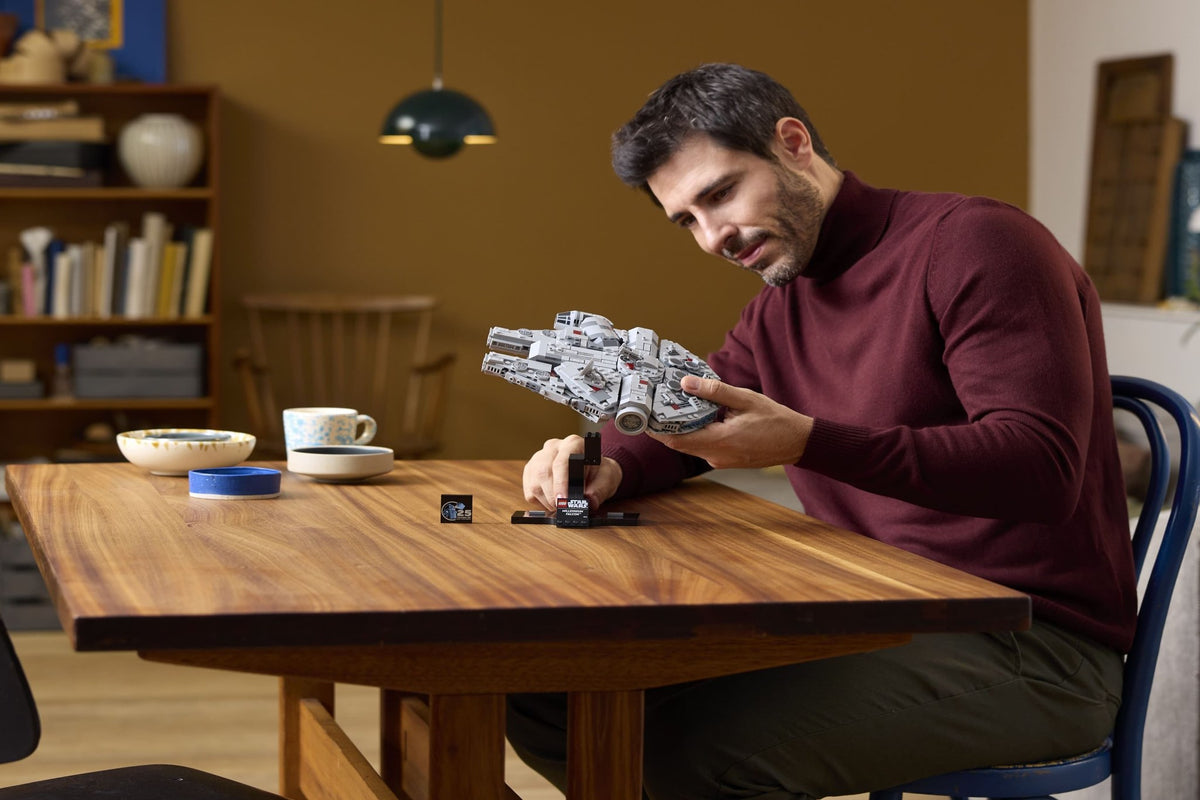 Millennium Falcon (921+pcs)