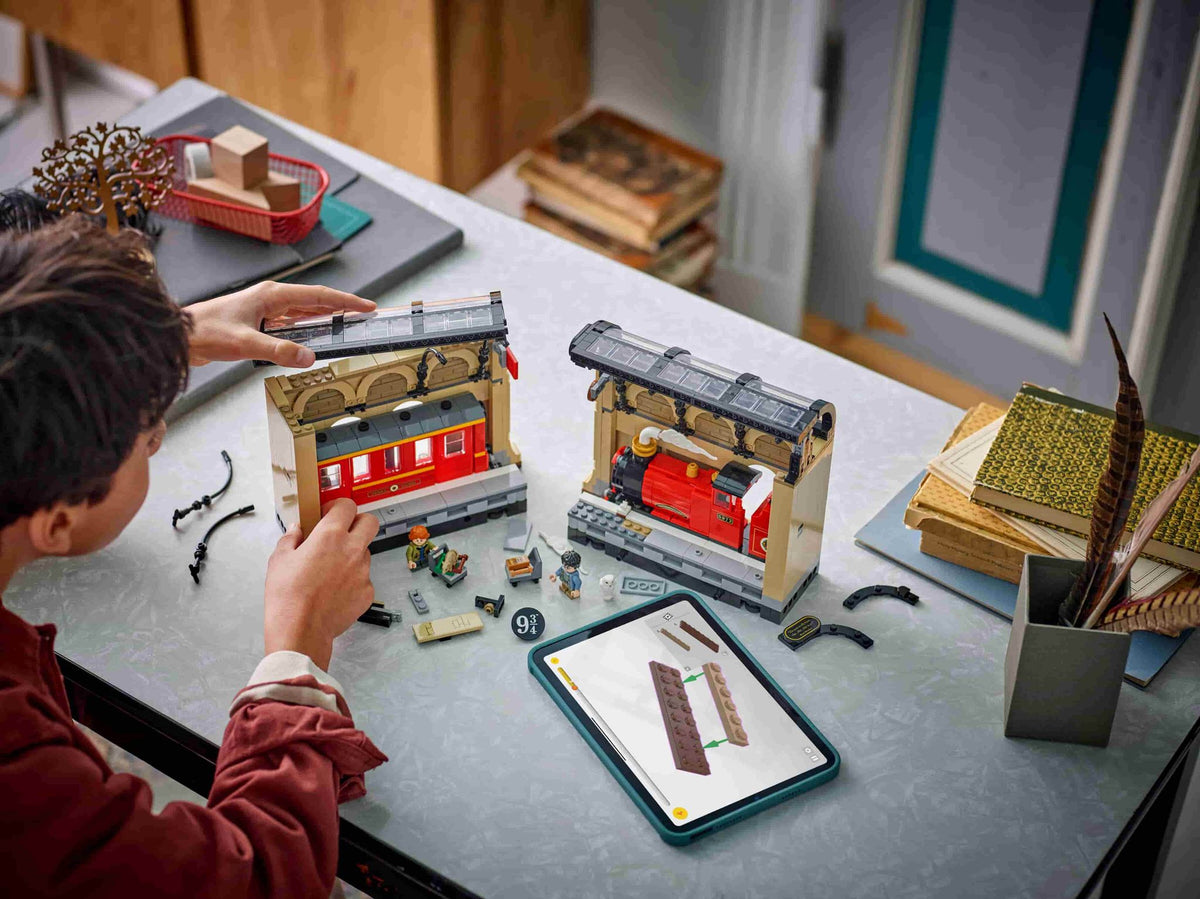 Book Nook: Hogwarts Express (832+pcs)